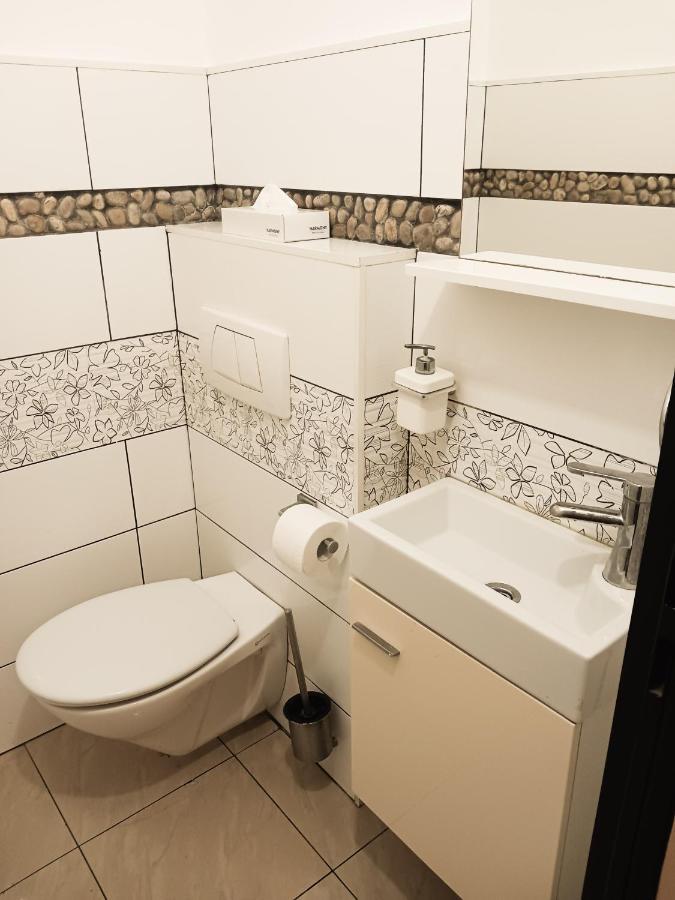 Familyhouse Apartment Пула Екстериор снимка
