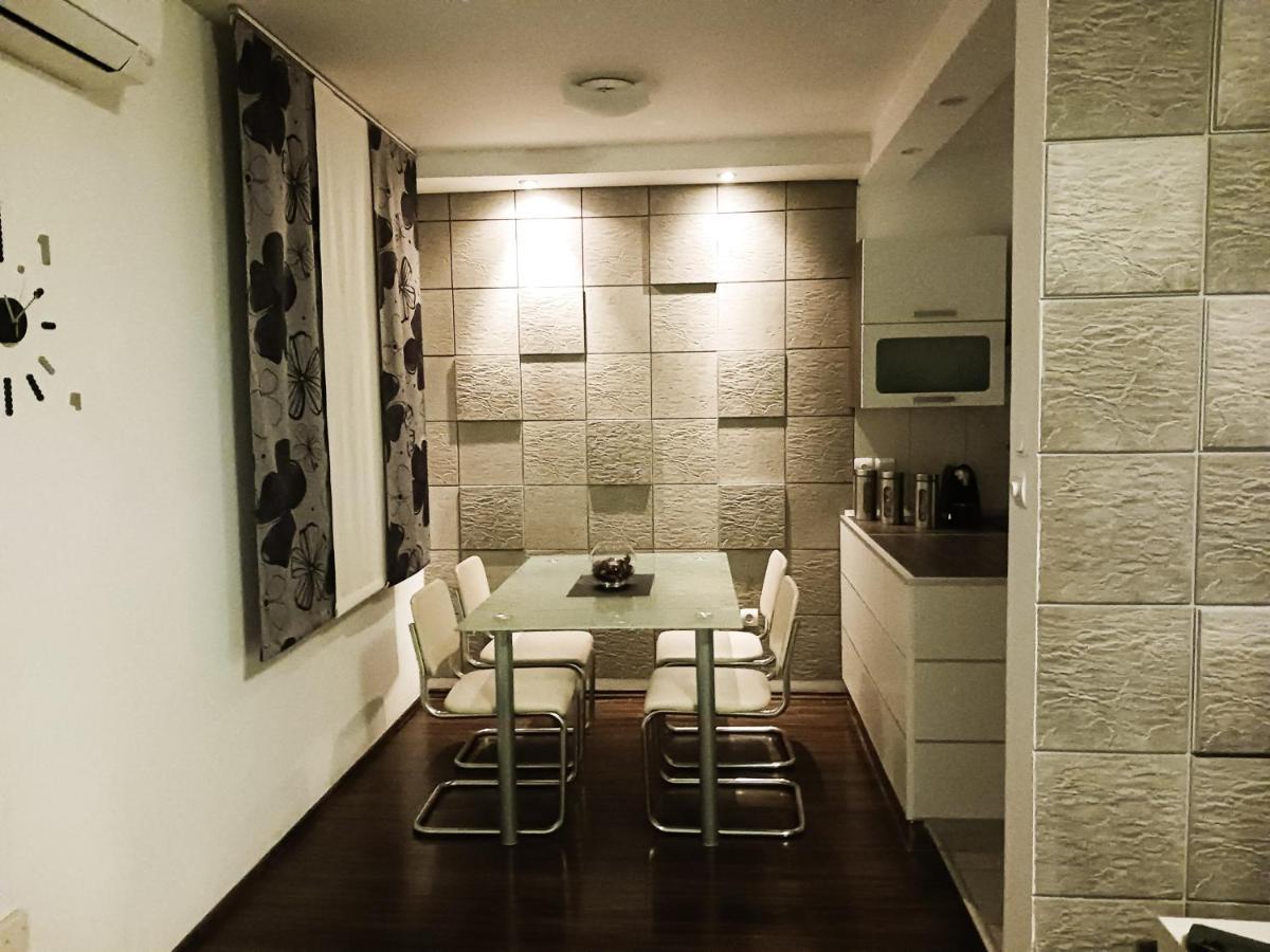 Familyhouse Apartment Пула Екстериор снимка