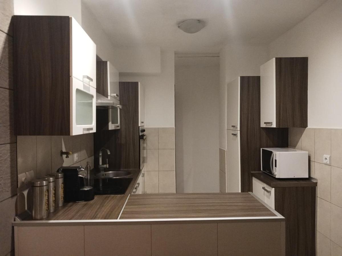 Familyhouse Apartment Пула Екстериор снимка