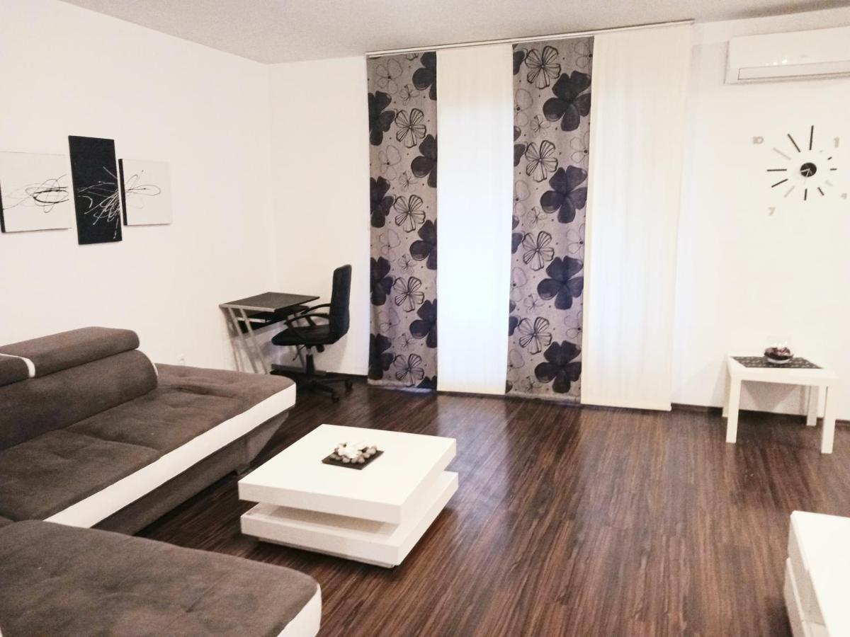 Familyhouse Apartment Пула Екстериор снимка