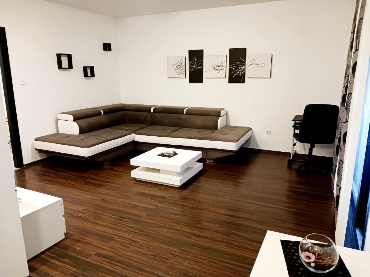 Familyhouse Apartment Пула Екстериор снимка